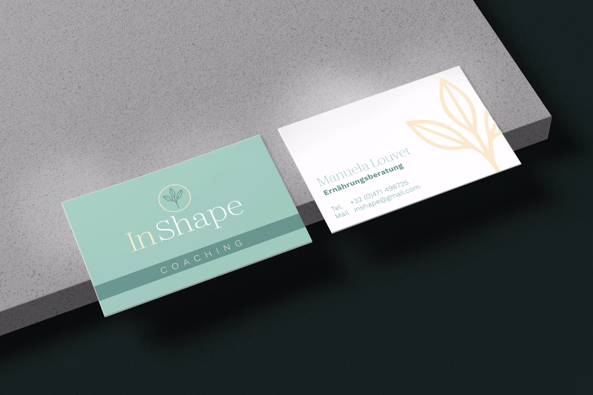 Visitenkarten für "InShape Coaching" von Maricke Louvel, mit Minzgrün und Weiß, Blattlogo.